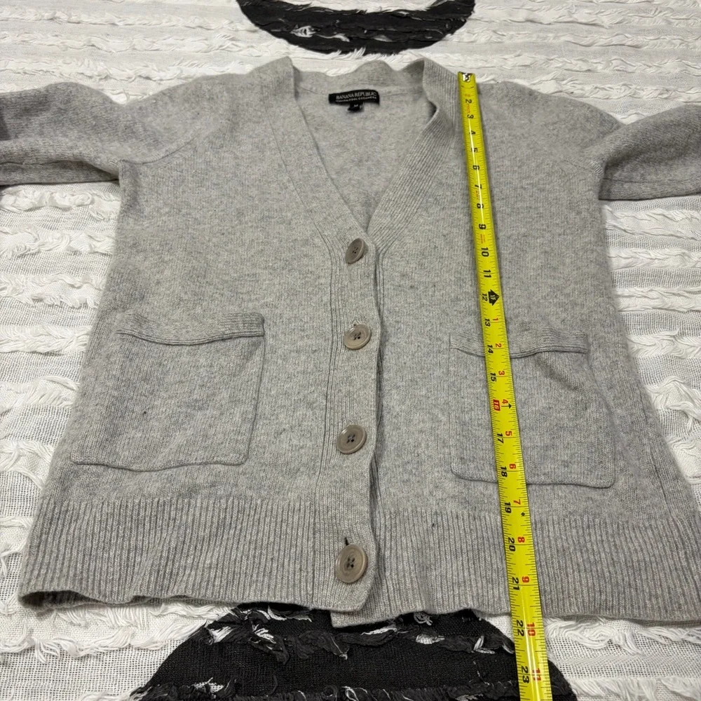 Banana Republic Cardigan Sz M Italian wool/cashmere blend Gray Casual Minimalist - Picture 9 of 10